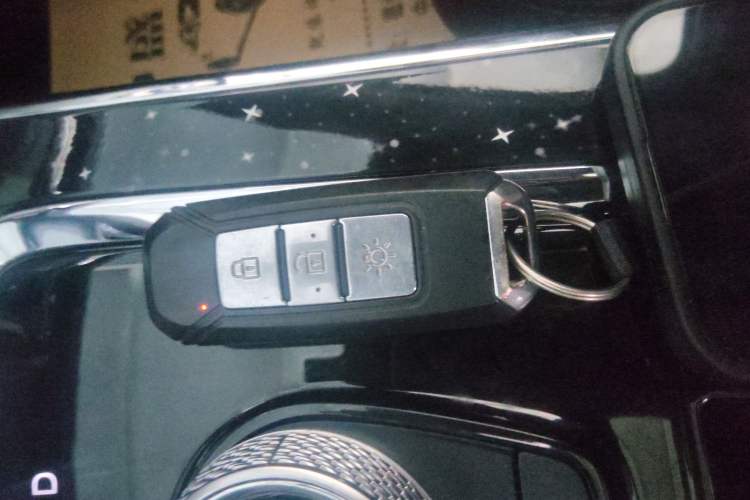 Used SWM G05 2022 PRO 1.5T DCT Luxury Model 7 Seats