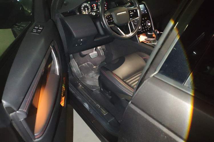 Used Land Rover Discovery Sport 2022 Revised Version 249 PS Metropolitan Edition Driver Seat