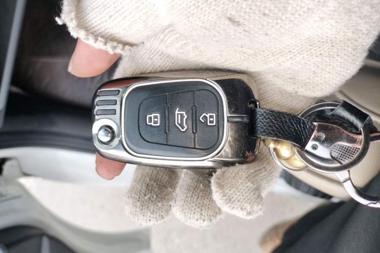 Used SAIC MAXUS Xintu V80 2024 Aotuntong 6MT Short-Wheelbase Ultra-Low Roof 127 Ps 5/6 Seats