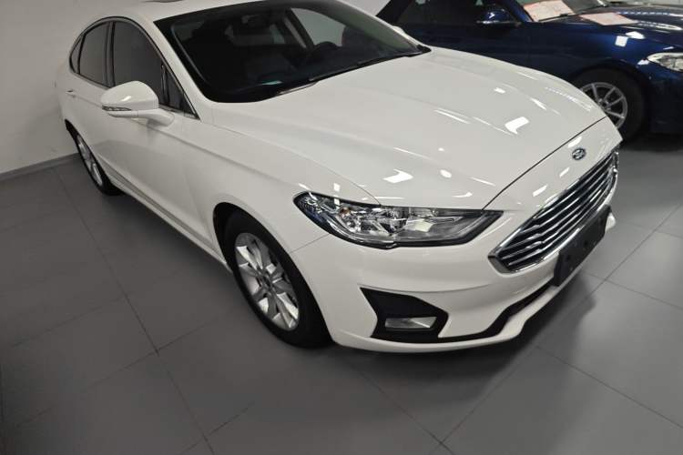 Used Ford Mondeo 2020 EcoBoost 180 Stylish Model Front Right 45 Deg