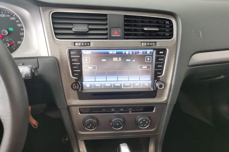 Used Volkswagen Golf 2016 1.6L Automatic Fashion Model Audio And AC Panel