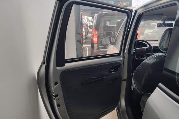 Used Wuling Hongguang New Energy 2024 All-Electric Model 300KM Practical Version