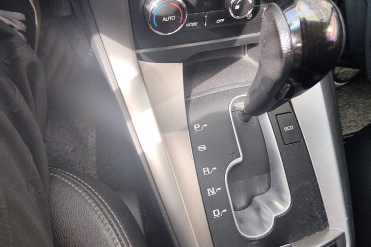 Used Chevrolet Captiva 2015 2.4L 4x4 Flagship Edition 7-Seater
