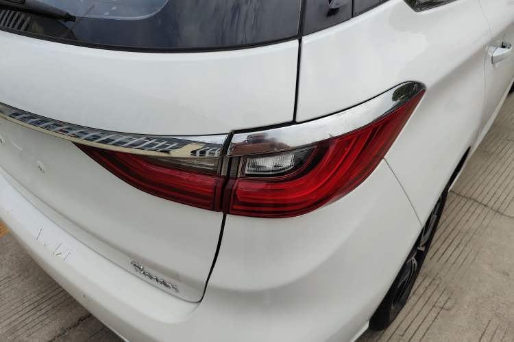 Used BYD Song MAX 2017 1.5T Automatic Smart Connect Elite 7-Seater
