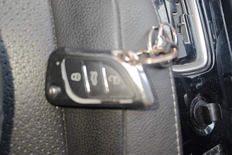 Used Mitsubishi Outlander 2017 2.0L Two-Wheel Drive Glory Edition 5 Seats