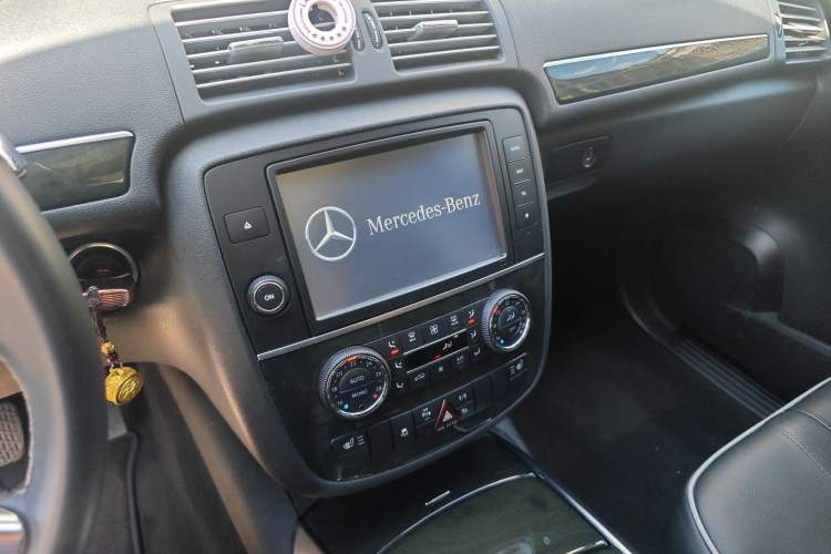 Used Mercedes-Benz R-Class 2017 R 320 4MATIC Business Edition Prestige Model
