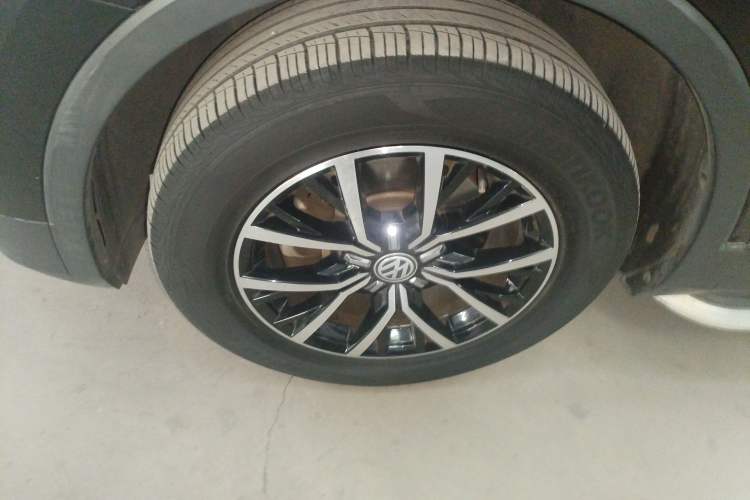 Used Volkswagen Tiguan L 2018 330TSI Automatic Two-Wheel Drive Luxury Edition Left Front Wheel Hub