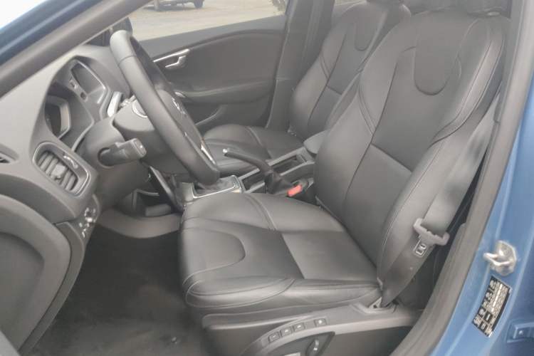 Used Volvo V40 2016 T3 Zhiyi Edition