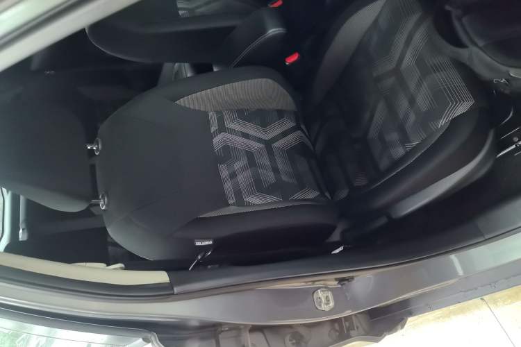 Used Nissan Kicks 2021 1.5L XL CVT Cool Enjoyment Edition Right Front Seat