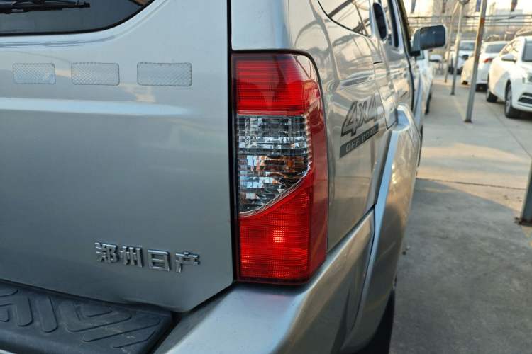 Used Nissan Paladin 2013 2.4L Two-Wheel Drive Standard Version China V Standard
