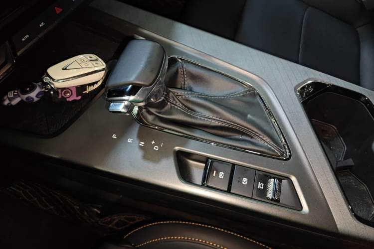 Used CHANGAN OSHAN X5 PLUS 2023 Revised 1.5T DCT Pioneer Edition
