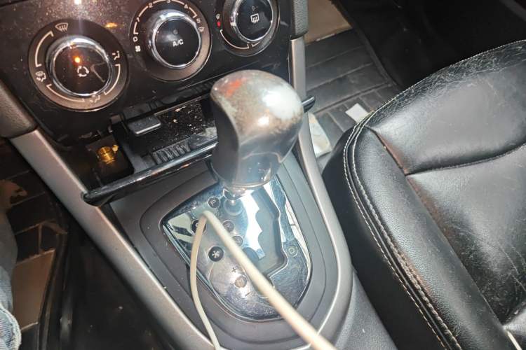 Used Peugeot 408 2013 2.0L Automatic Comfort Edition Gear Lever