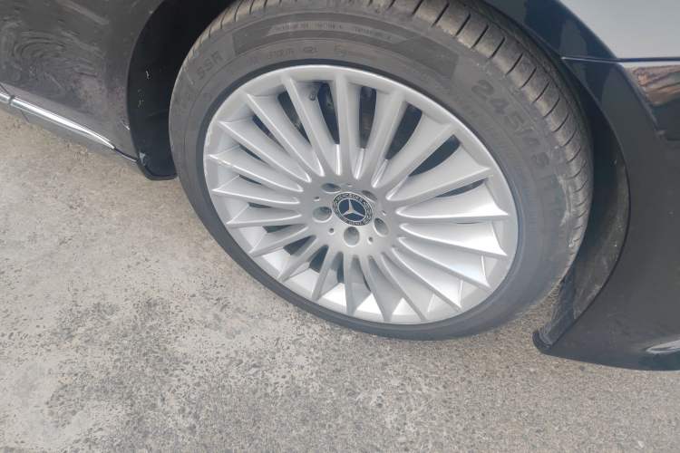 Used Mercedes-Benz Maybach S-Class 2018 S 450 4MATIC Right Front Wheel Hub