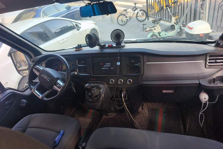 Used JMC Fushun 2022 2.0T Manual Multi-Function Passenger Vehicle Short Wheelbase Mid-Height Roof 6-Seater