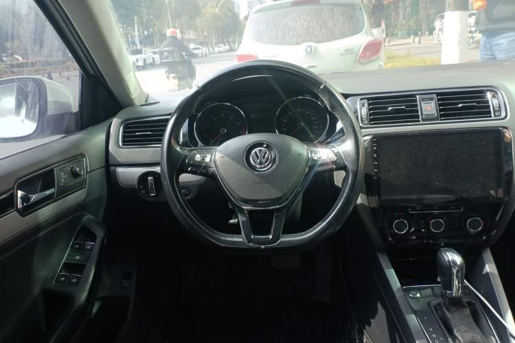 Used Volkswagen Sagitar 2018 1.6L Automatic Comfort Model Steering Wheel