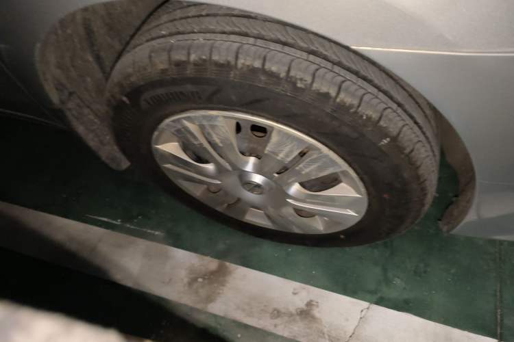 Used Nissan Livina 2013 1.6XE Manual Comfort Edition Right Front Wheel Hub