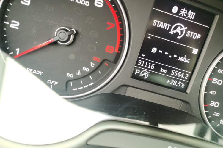 Used Audi Q2L 2020 35 TFSI Fashionable and Elegant Model Odometer Close Up