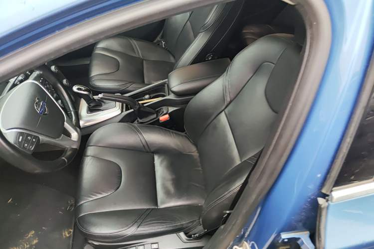 Used Volvo V40 2015 1.6T Zhiya Edition Left Front Seat