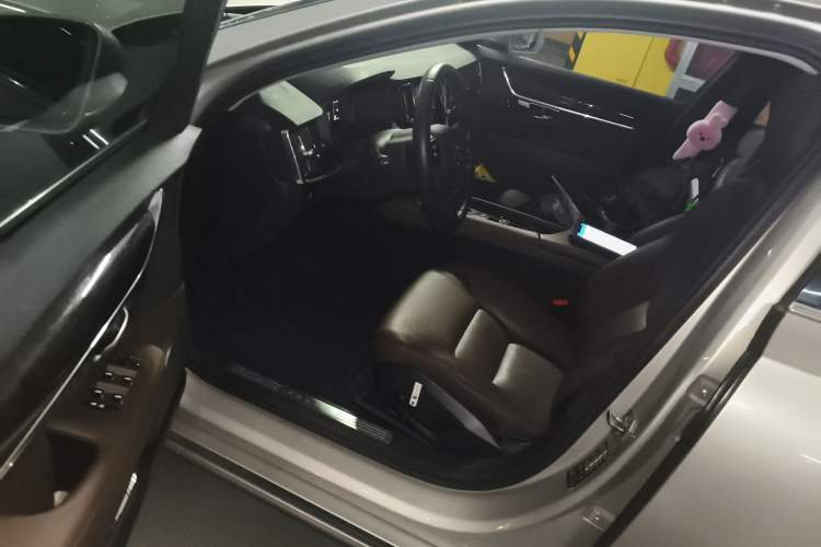 Used Volvo S90 2018 T4 Zhiyuan Edition