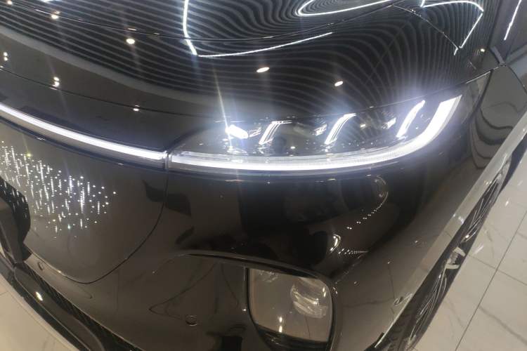 Used VOYAH COURAGE 2025 Model Four-Wheel-Drive Qiankun Edition
