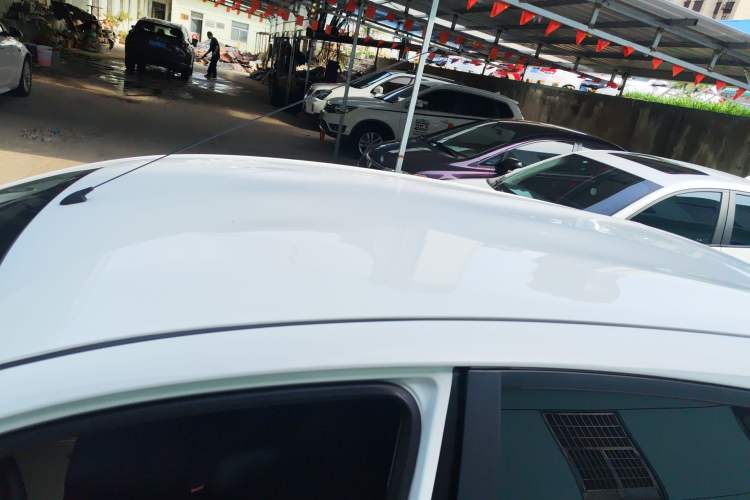 Used Toyota YARiS L Zhi Xuan 2015 1.5E Automatic Charm Edition Roof