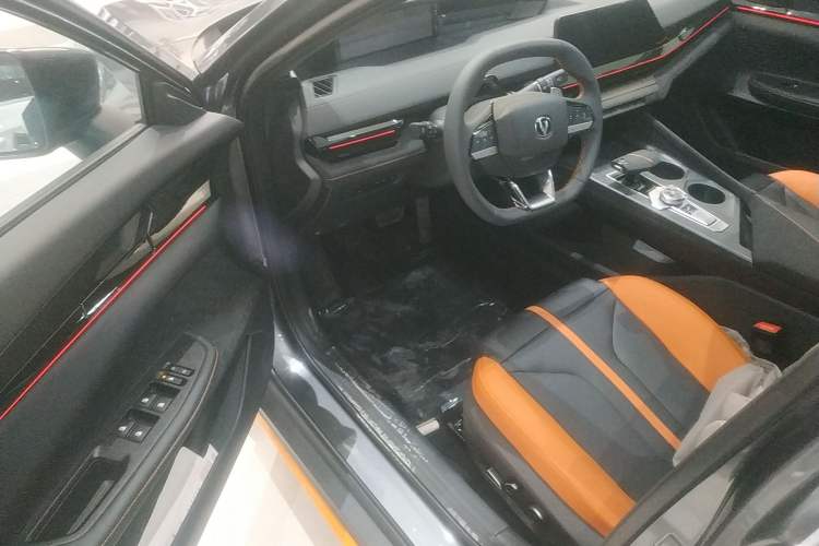 Used Changan UNI-V 2025 1.5T 500Bar Prestige Sporty Version
