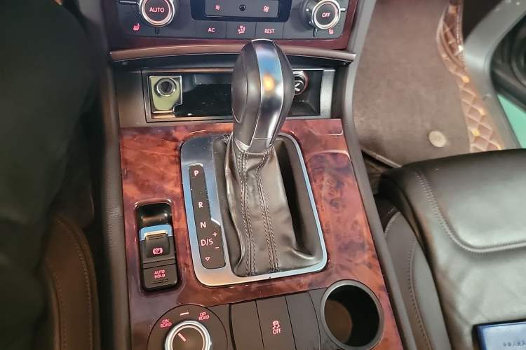 Used Volkswagen Touareg 2011 3.0 TSI Standard Version Gear Lever