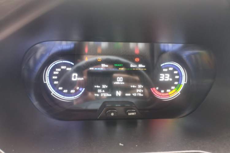 Used Chana Ruixing EM80 2025 Passenger Version Comfort Edition 6-Seater 300 km Dual-Swing Doors