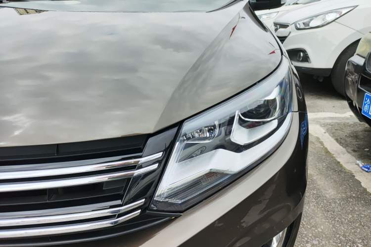 Used Volkswagen Tiguan 2015 1.8TSI Automatic All-Wheel-Drive Luxury Model Left Front Headlight