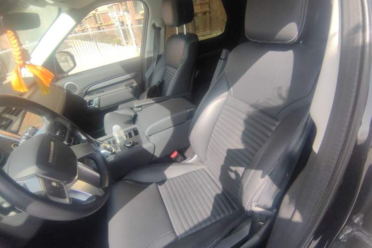 Used Land Rover Discovery 2024 360 PS Dynamic SE Left Front Seat