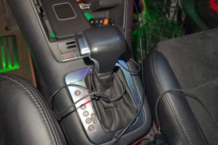 Used Volkswagen Tiguan 2010 2.0 TSI Automatic All-Wheel Drive Flagship Edition Gear Lever