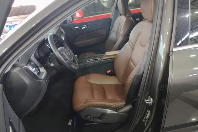 Used Volvo XC60 2019 T5 4x4 Smart Edition China VI Standard
