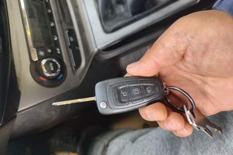 Used Ford Focus 2012 Sedan 1.6L Manual Fashion Edition
