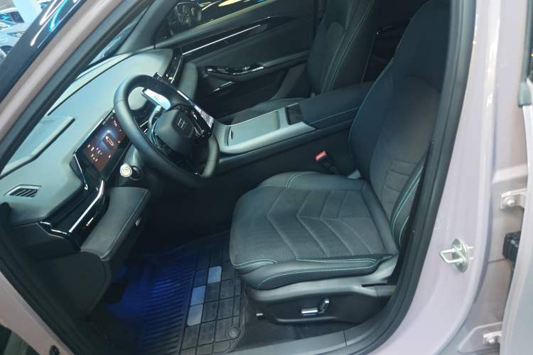 Used Geely Galaxy L6 2024 125km Creative Edition
