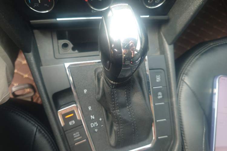 Used Volkswagen Lamando 2018 230TSI DSG Fashion Edition Gear Lever