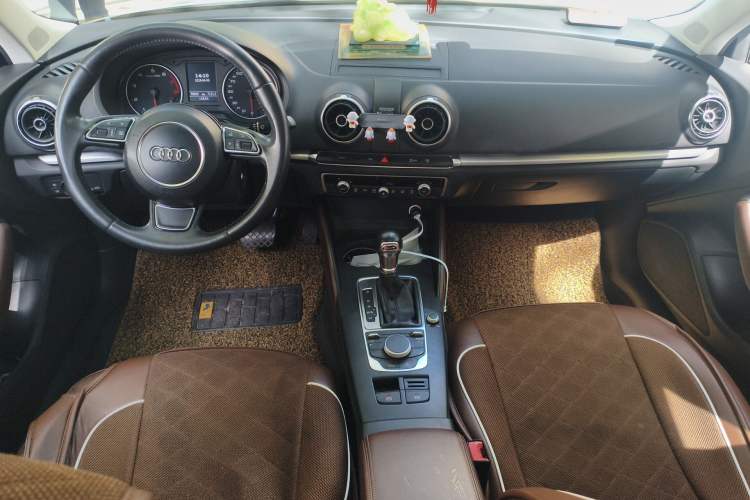 Used Audi A3 2014 Sportback 35 TFSI Automatic Comfort Model Center Console