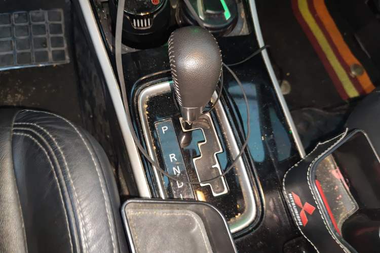 Used Mitsubishi Outlander 2019 2.4L 4x4 Zhi Xiang Edition 7 Seats China V Emission Standard