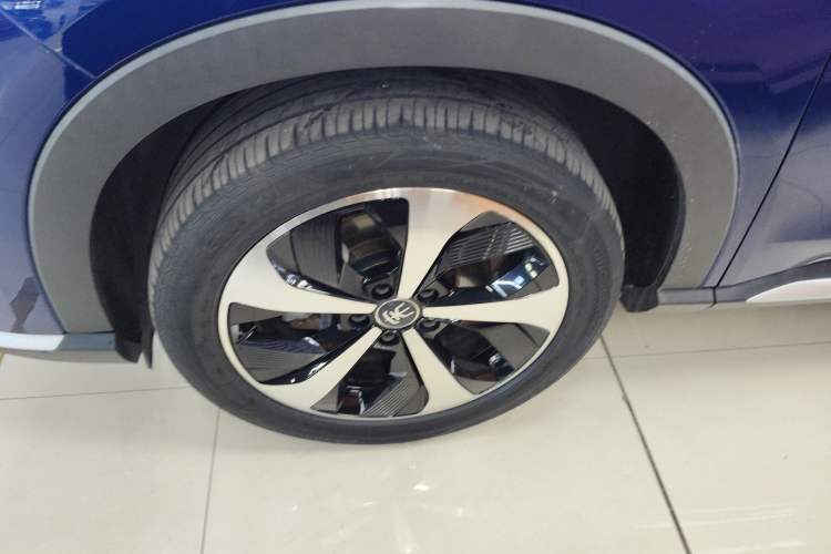 Used BYD Song PLUS New Energy 2021 DM-i 110KM Flagship PLUS Left Front Wheel Hub
