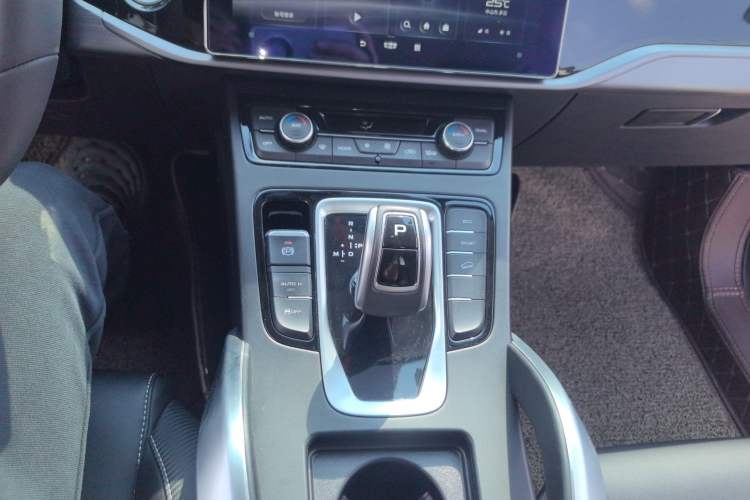 Used Geely Auto Emgrand X7 Sport 2021 Million Edition 1.8TD DCT Two-Wheel Drive Luxury Model
