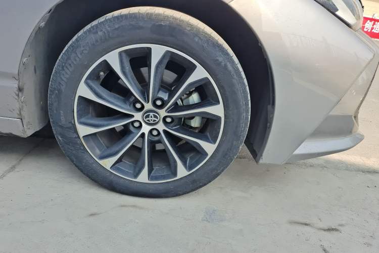 Used Toyota Avalon 2022 2.0L Ambition Edition Right Front Wheel Hub
