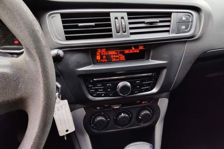 Used Citroen C3-XR 2017 1.6L Automatic Fashion Model Audio And AC Panel