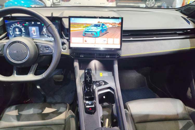 Used Lynk & Co 03 2023 2.0TD DCT JingPro Audio And AC Panel