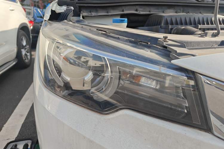 Used MG ZS 2018 1.5L Automatic Luxury Edition China V Standard Right Front Headlight