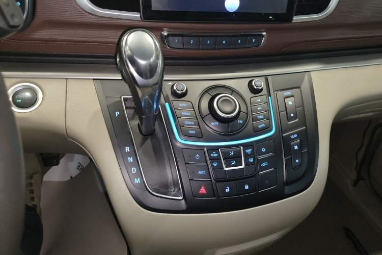 Used Buick GL8 2015 2.4L Luxury Business Premium Edition
