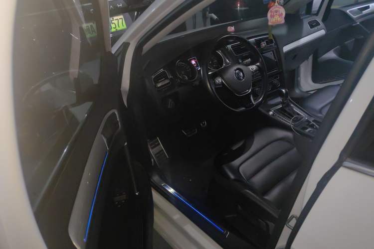 Used Volkswagen Golf Pure Electric 2020 Chari Driver Seat