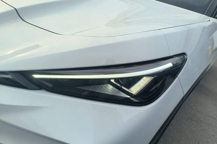 Used Volkswagen ID.UNYX 2024 Revised Pro Long-Range Version Left Front Headlight