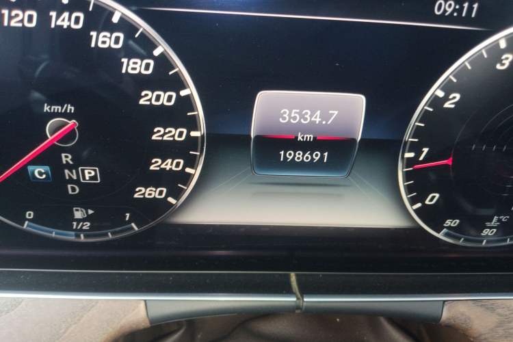 Used Mercedes-Benz E-Class 2018 Facelift E 200 L
