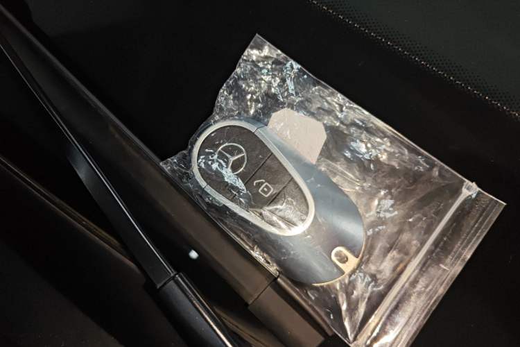 Used Mercedes-Benz GLC 2023 Facelift GLC 260 L 4MATIC Dynamic Version 5 Seats Vehicle Key