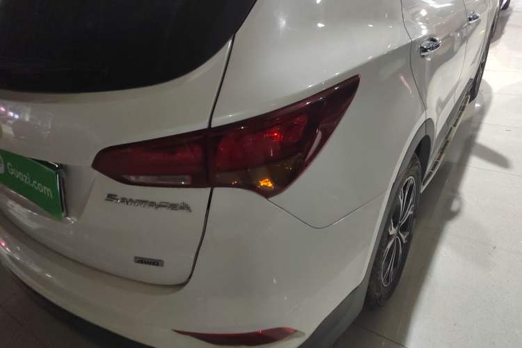 Used Hyundai Santa Fe 2017 2.0T Automatic All-Wheel Drive Smart 7-Seater Right Rear Taillight