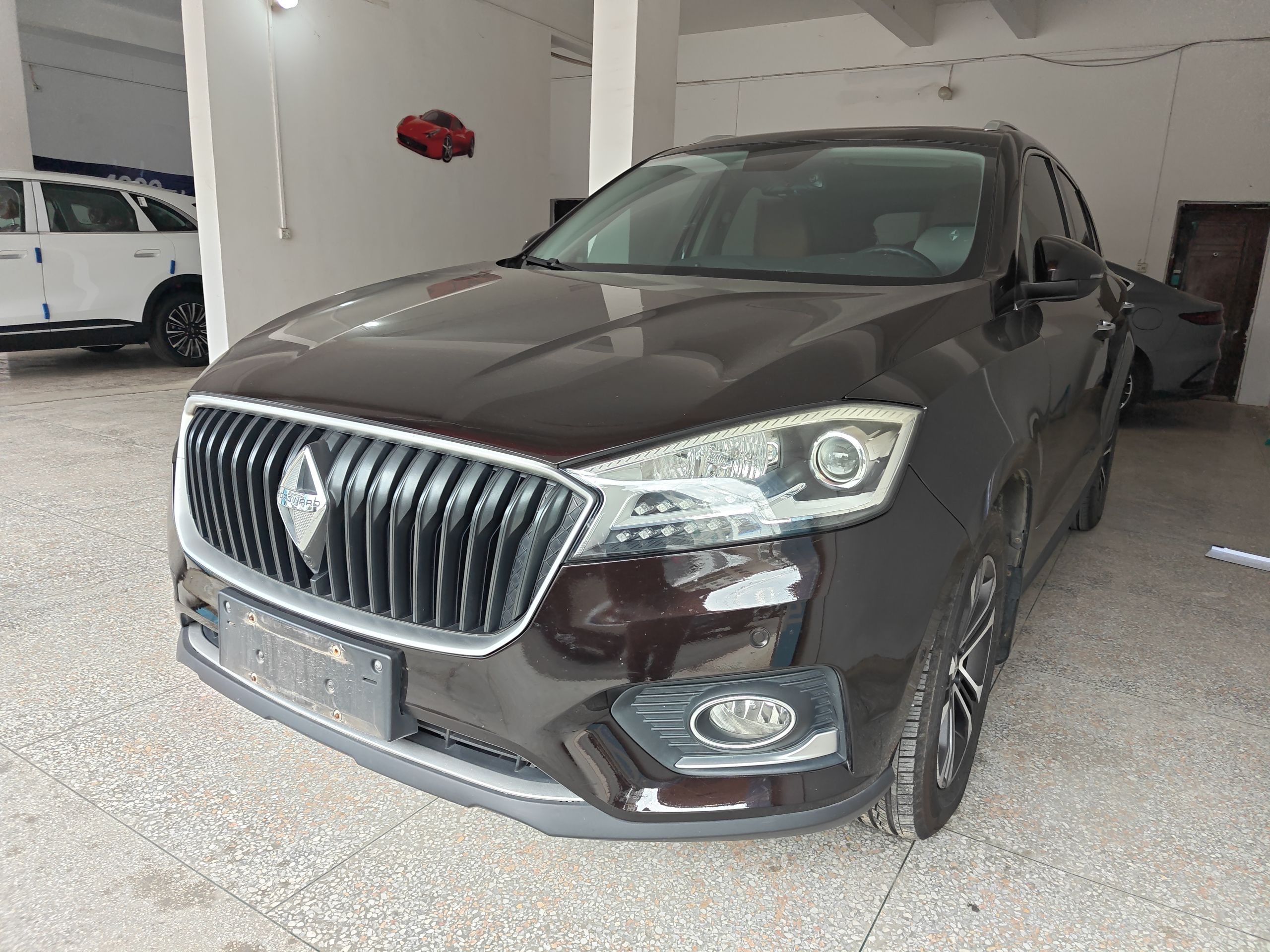 تحت مقدمة السيارة